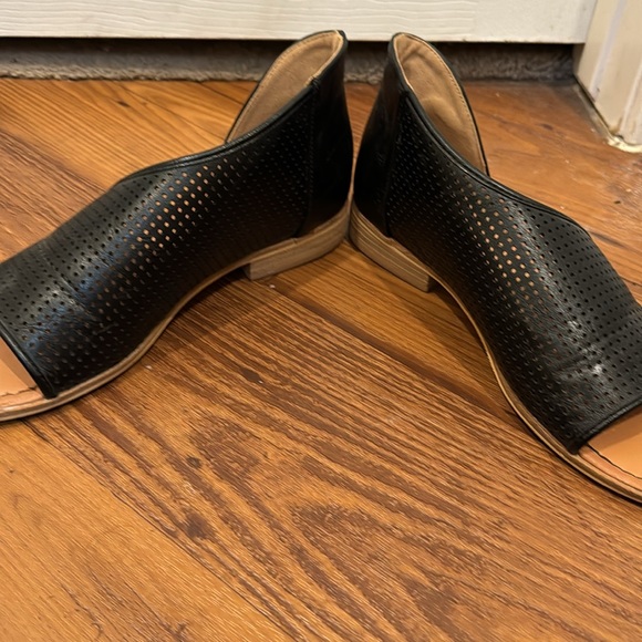 Black and tan Sandel? - Picture 4 of 4